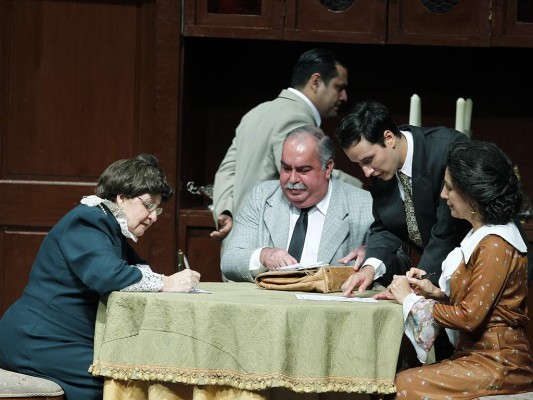 Escenas de la obra 'Arsénico y encaje antiguo'. Foto: Max Lemus. Escenas de la obra 'Arsénico y encaje antiguo'. Foto: Max Lemus.