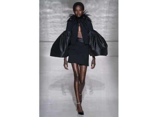 Bleached Canvas: la nueva colección haute couture de Givenchy