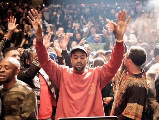 Kanye West hospitalizado por problemas psiquiátricos