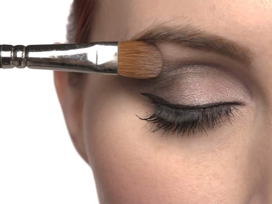 Sombras para el colorLas sombras son algo mágico para darle a los ojos más profundidad y color, pero sí requiere que intentes, e intentes de nuevo, para conseguir efecto adecuado. Tonos grisáceos, azules y verdes, son los tonos más favorecedores. Sombras para el colorLas sombras son algo mágico para darle a los ojos más profundidad y color, pero sí requiere que intentes, e intentes de nuevo, para conseguir efecto adecuado. Tonos grisáceos, azules y verdes, son los tonos más favorecedores.
