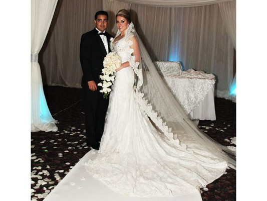 Los recién casados Héctor Perdomo y Andrea Rueda.