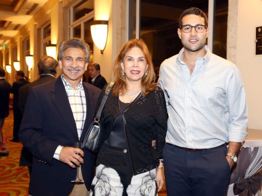 Gabriel Prieto, Lourdes Prieto, Rdorigo Canahuati (Foto Héctor Hernández)