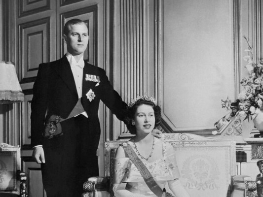 La vida de la Reina Isabel II en imágenes