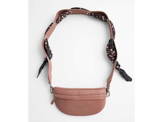 Bolso pequeño formato bandolera con asa de pañuelo, cuerpo en piel con bolsillo interior en color rosa empolvado by Zara