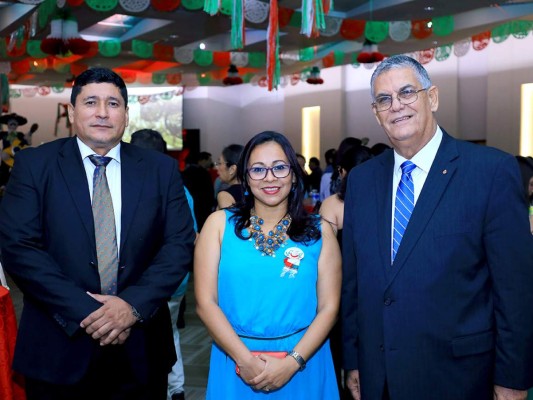 Fiesta por el 208 Aniversario de Independencia Mexicana  