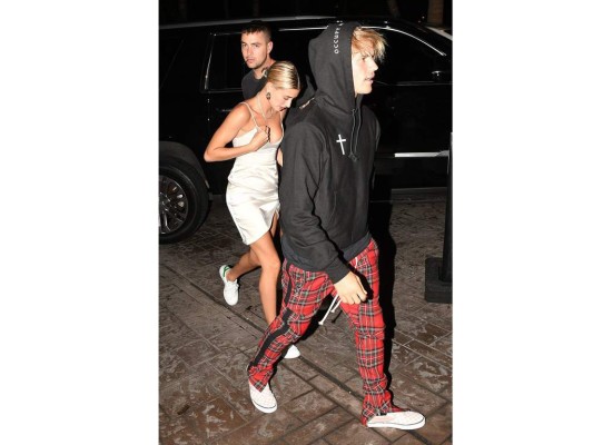 Justin Bieber and Hailey Baldwin look like a couple again as they head to LIV nightclub together. The exes spent the entire day together, first attending Vous Church, then a romantic dinner at Casa Tua, and then onto the club. 10 Jun 2018 Pictured: Justin Bieber; Hailey Baldwin. Photo credit: MEGA TheMegaAgency.com +1 888 505 6342