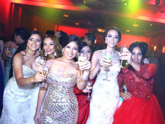 Mayan School celebra su prom al estilo los Oscar