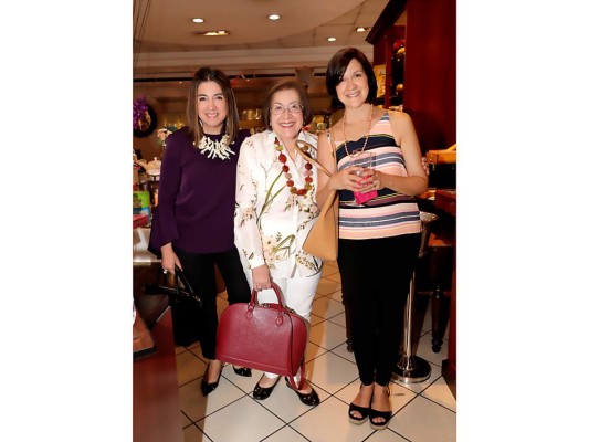 Coctel ''Gifts for Mom'' en Eleganza Tegucigalpa   