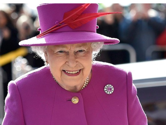La Reina Isabell II cumplió 90 años, La soberana de Inglaterra rompió un record al reinar ya 63 años en su país, lo que se celebró con tres días de fiesta en el Reino Unido