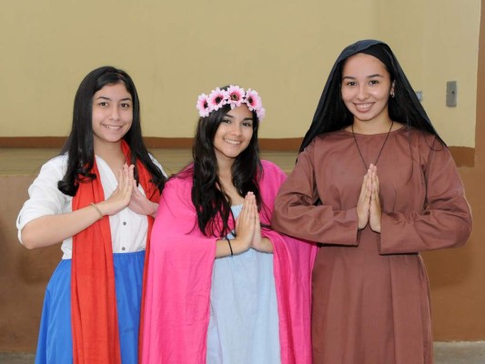 Vivian Díaz, Alejandra Laínez y Grace Gamoneda.