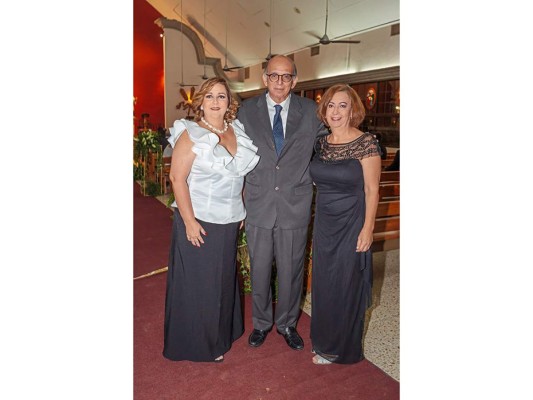 Brindis por el nuevo matrimonio de Guillermo Bográn y Mildred Reyes