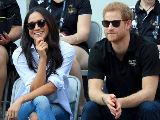 La primera imagen oficial del Príncipe Harry y su novia Meghan Markle