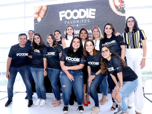 Los bloggers que participan en el Foodie Favorites que organiza Mall Multiplaza (Foto Héctor Hernández)