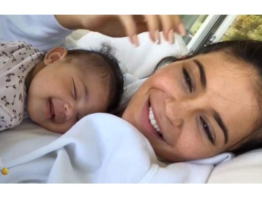 Kylie Jenner publica tierno video junto a su bebé