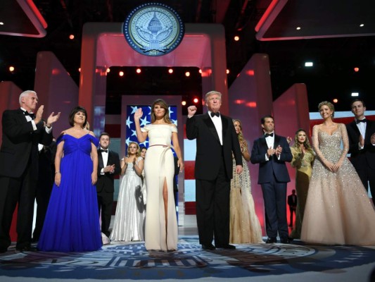 Noche de estrellas en el baile inaugural del nuevo presidente de USA