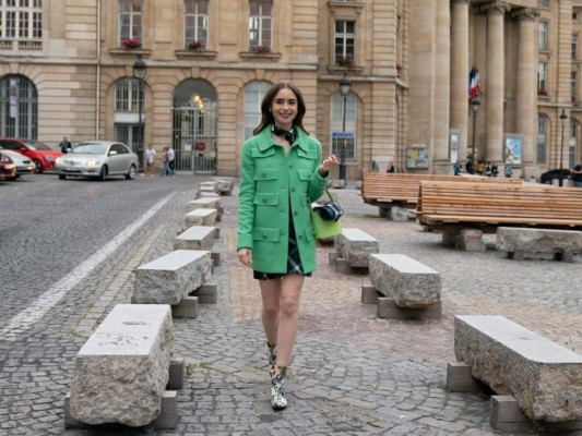 Los mejores outfits de Lily Collins en “Emily in Paris”