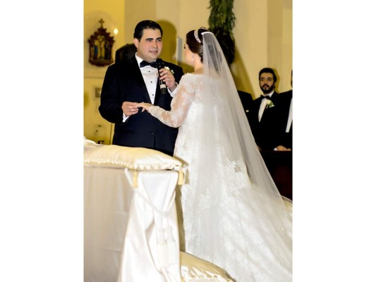 Giordanna y Guillermo se casan por la iglesia  
