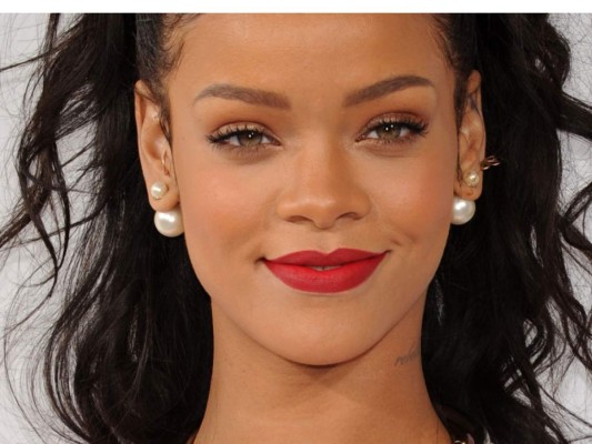 El labial de Rihanna que causa sensación
