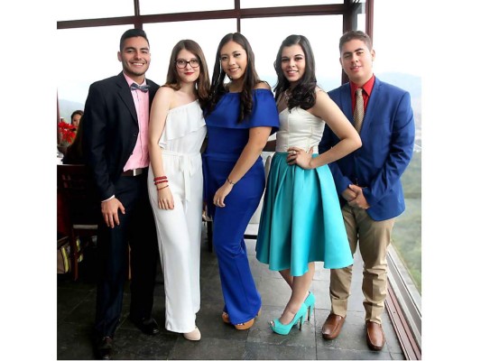 Daniel Rivera, Antonella Laitano, Andrea Vásquez, Alejandra Benavides y Jafeth Garay