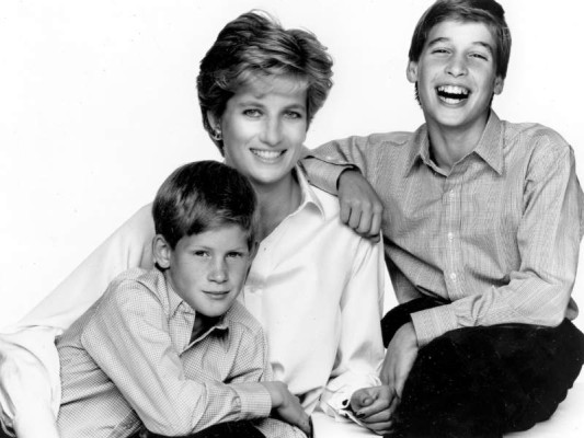 Tanto William como Harry son el espejo de las mejores virtudes de Diana. Tanto William como Harry son el espejo de las mejores virtudes de Diana.