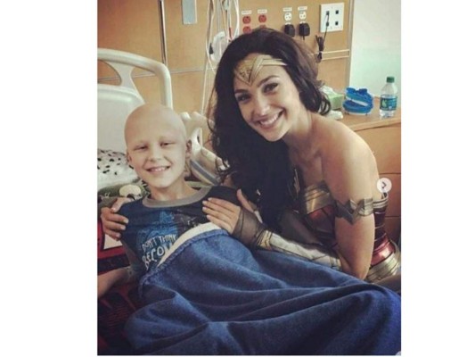 Gal Gadot visitó un hospital de niños vestida como la Mujer Maravilla