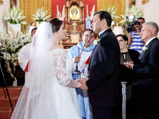 La boda de Mónica Facussé y Yassir Nieto  