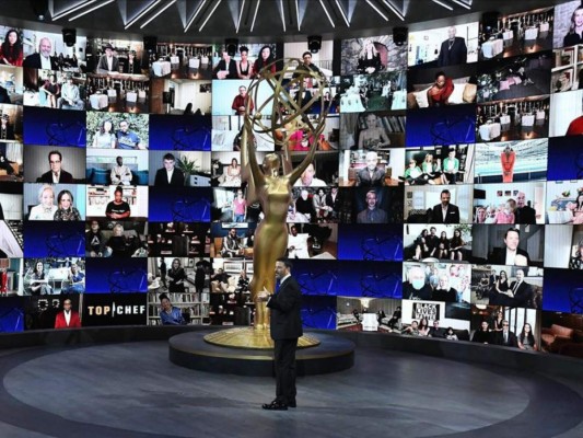 La gran noche de los Emmys siempre es que nos deja momentos inolvidables y esta no ha sido la excepción, más por su edición atípica en medio de la pandemia. La ceremonia estuvo a cargo del presentador Jimmy Kimmel, quien se robó el show con sus números humoristas.
