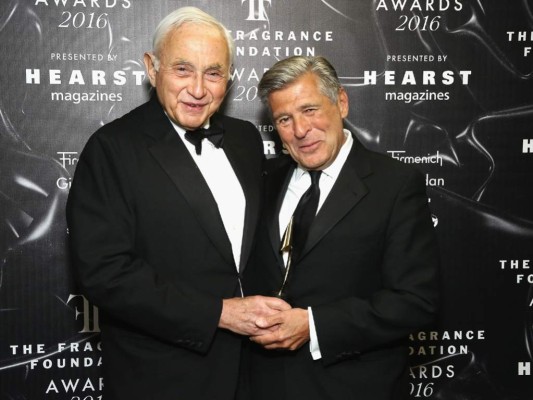 Leslie Wexner y Ed Razek niegan todas las acusaciones. Leslie Wexner y Ed Razek niegan todas las acusaciones.
