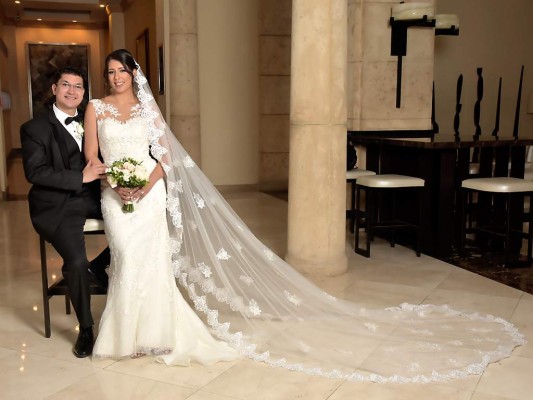 Los felices novios María José Rivera Garin y Malcon Jesús Yushan Montesi Los felices novios María José Rivera Garin y Malcon Jesús Yushan Montesi