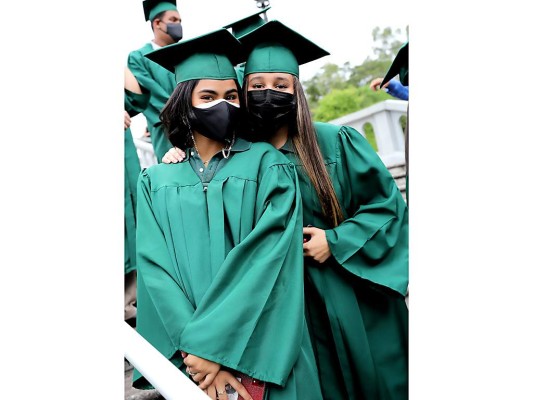 Ana Sophia Avila y Valeria Paredes