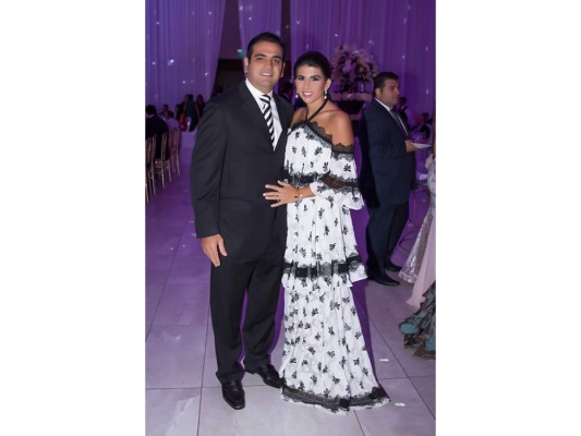 Guillermo Orellana y Giordanna Kafati festejan su boda