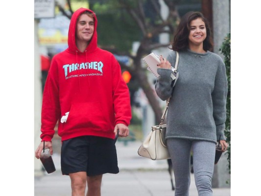 Luego de esta relación, Justin vuelve a ser visto con Selena Gómez a finales de 2017. Después que la cantante fue operada y de haber dejado a su novio The Weekend, todo marcaba a que iban a ser la misma pareja que formaron hace muchos años atrás, el cual era considerado uno de los noviazgos favoritos de la farándula, pero meses después se vuelven a separar.