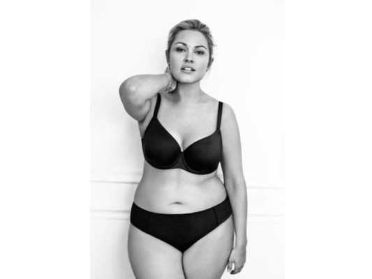 Famosas plus size que conquistan el mundo en bañador