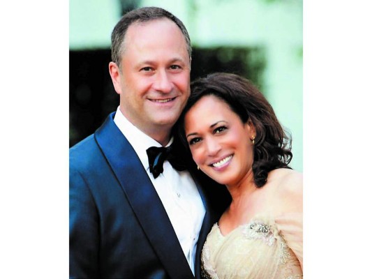 Kamala y Doug se casaron en una íntima boda civil en 2014. Ambos tenían 50 años Kamala y Doug se casaron en una íntima boda civil en 2014. Ambos tenían 50 años