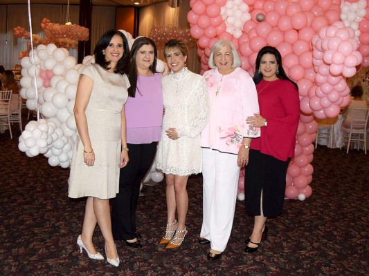 Celebración rosa para Tania Burbara