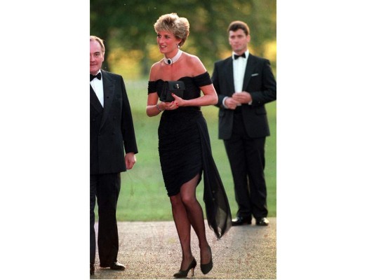 Entre sus diseñadores favoritos estaban Versace, Armani, Chanel y Dior, firma que creó en su honor el bolso Lady Dior. Entre sus diseñadores favoritos estaban Versace, Armani, Chanel y Dior, firma que creó en su honor el bolso Lady Dior.