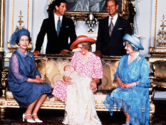 Tres meses después de su nacimiento se realizó su bautizado en el salón de música del palacio de Buckingham el 4 de agosto de 1982. Sus padrinos fueron: Constantino II de Grecia, la princesa Alejandra, la duquesa consorte de Westminster, lady Susan Hussey, lord Romsey y sir Laurens van der Post.