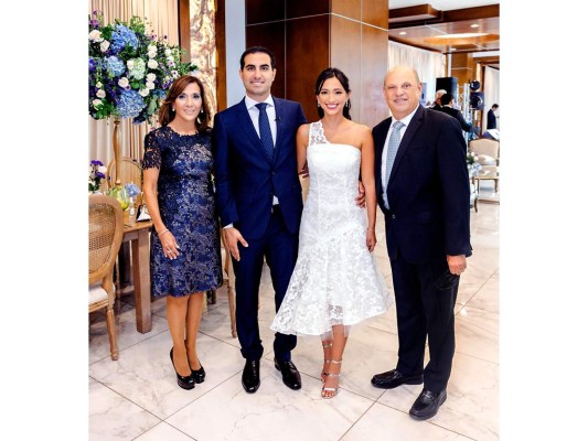 Diana Larach, George Michael Andonie, Cristina Iglesias y Roger Larach Diana Larach, George Michael Andonie, Cristina Iglesias y Roger Larach