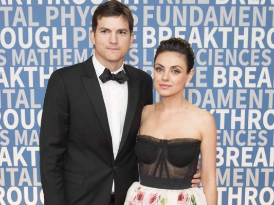 Desde 2010 mantiene una relación sentimental con Ashton Kutcher. Se casaron 2015 y tienen dos hijos.