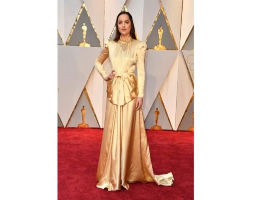 Las peores vestidas de los Oscars 89