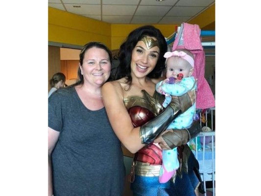 Gal Gadot visitó un hospital de niños vestida como la Mujer Maravilla
