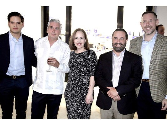 Inauguran moderna tienda Larach y Cía. en San Pedro Sula, con invitados especiales