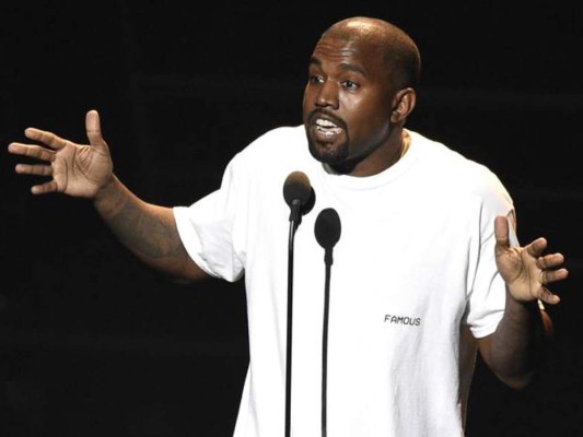 El pastor Jamal Harrison señala fuertemente el servicio dominical de Kanye West