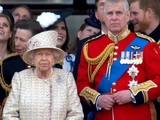 El príncipe Andrés, hijo de la Reina Isabel, se retira por escándalo de abuso de menores
