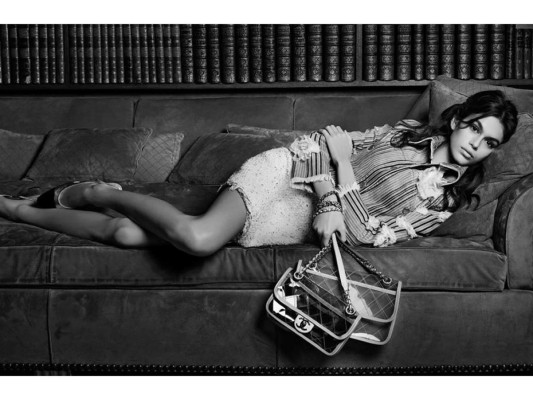 Kaia Gerber protagoniza la nueva campaña de bolsos Chanel