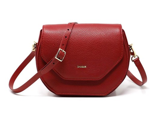 Bolso Mina elaborado en 100% cuero de primera calidad, con certificación ambiental. En el interior incluye forro de tela y bolsillos internos con ranuras.<br/>Puede ser usado como sobre de mano o cruzado, disponible en varios colores by Danilos<br/>