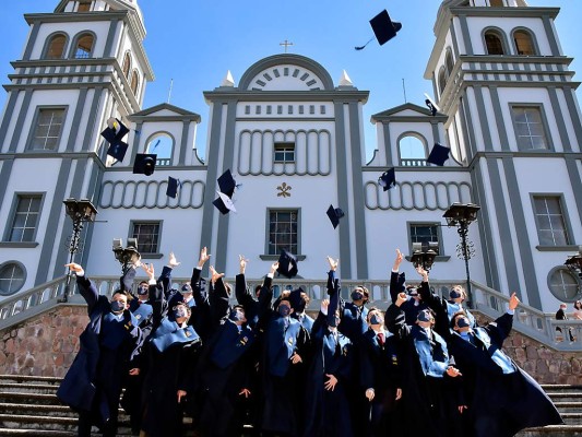 La Basílica de Nuestra Señora de Suyapa fue escenario de una solemne misa de acción de gracias con la que la clase 2020 de Antares y Aldebarán celebró su esperada graduación La Basílica de Nuestra Señora de Suyapa fue escenario de una solemne misa de acción de gracias con la que la clase 2020 de Antares y Aldebarán celebró su esperada graduación