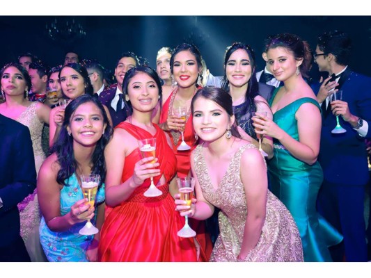 Los seniors 2018 celebraron una prom night para no olvidar (fotos: Hector Hernández)