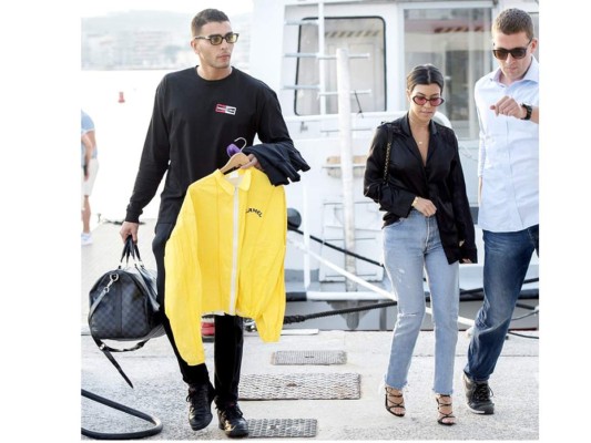 Kourtney Kardashian aparece en Cannes con su nuevo chico