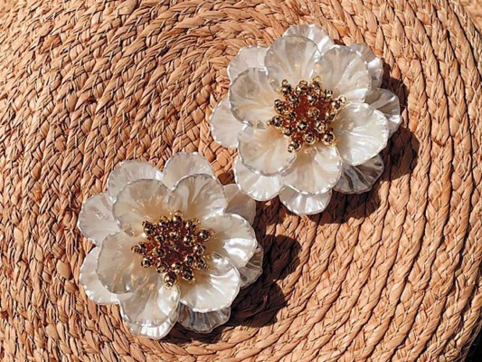 Pendientes oversize de madre perla by @divanajewels